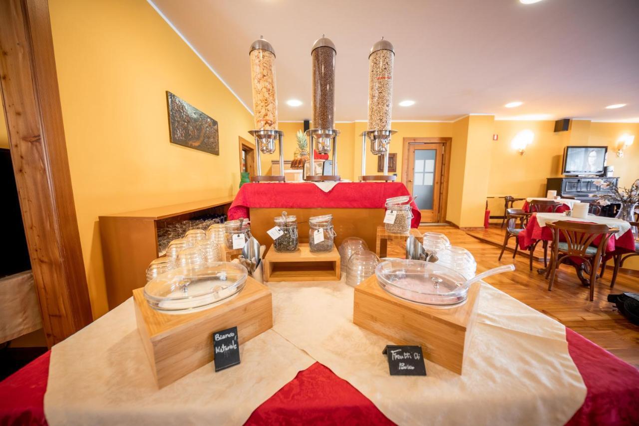 Hotel Elena Saint-Vincent Bagian luar foto