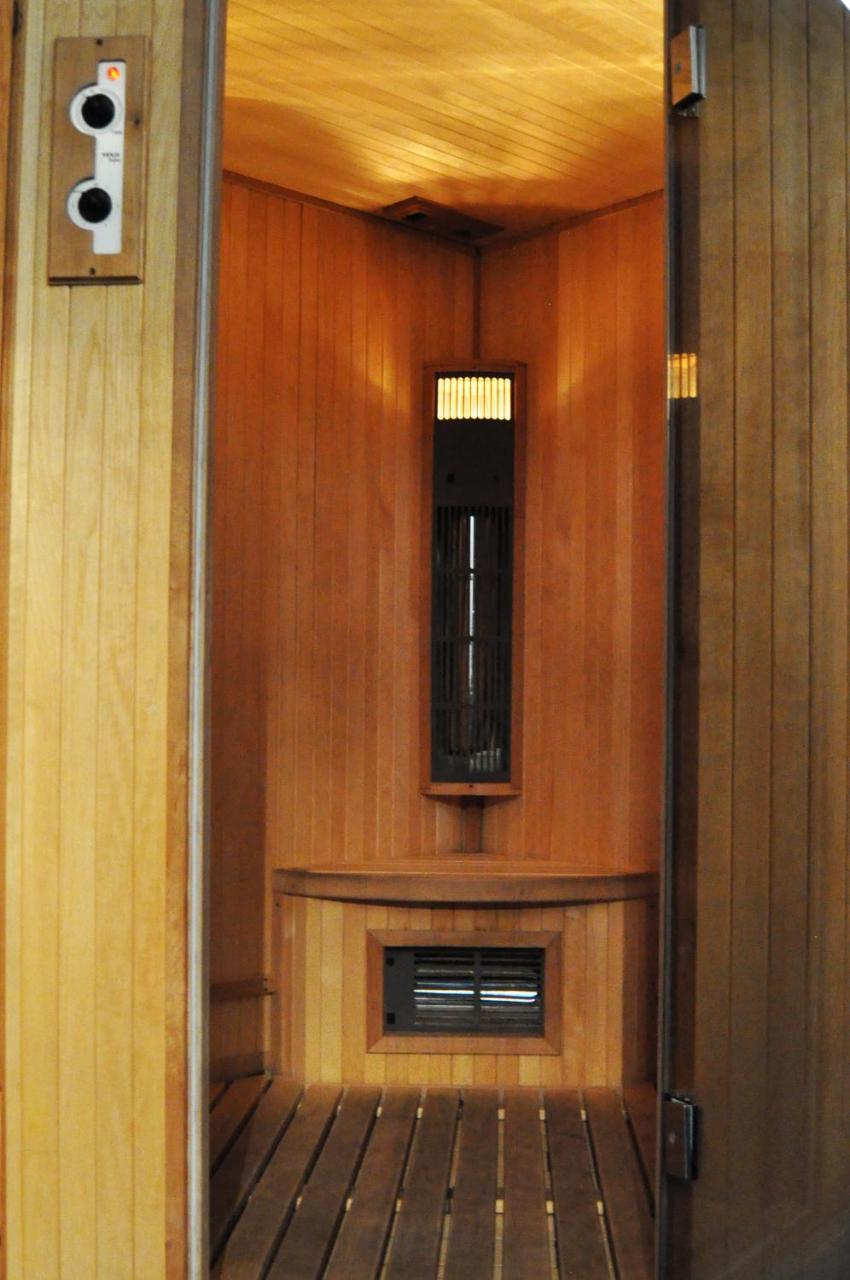 Hotel Elena Saint-Vincent Bagian luar foto