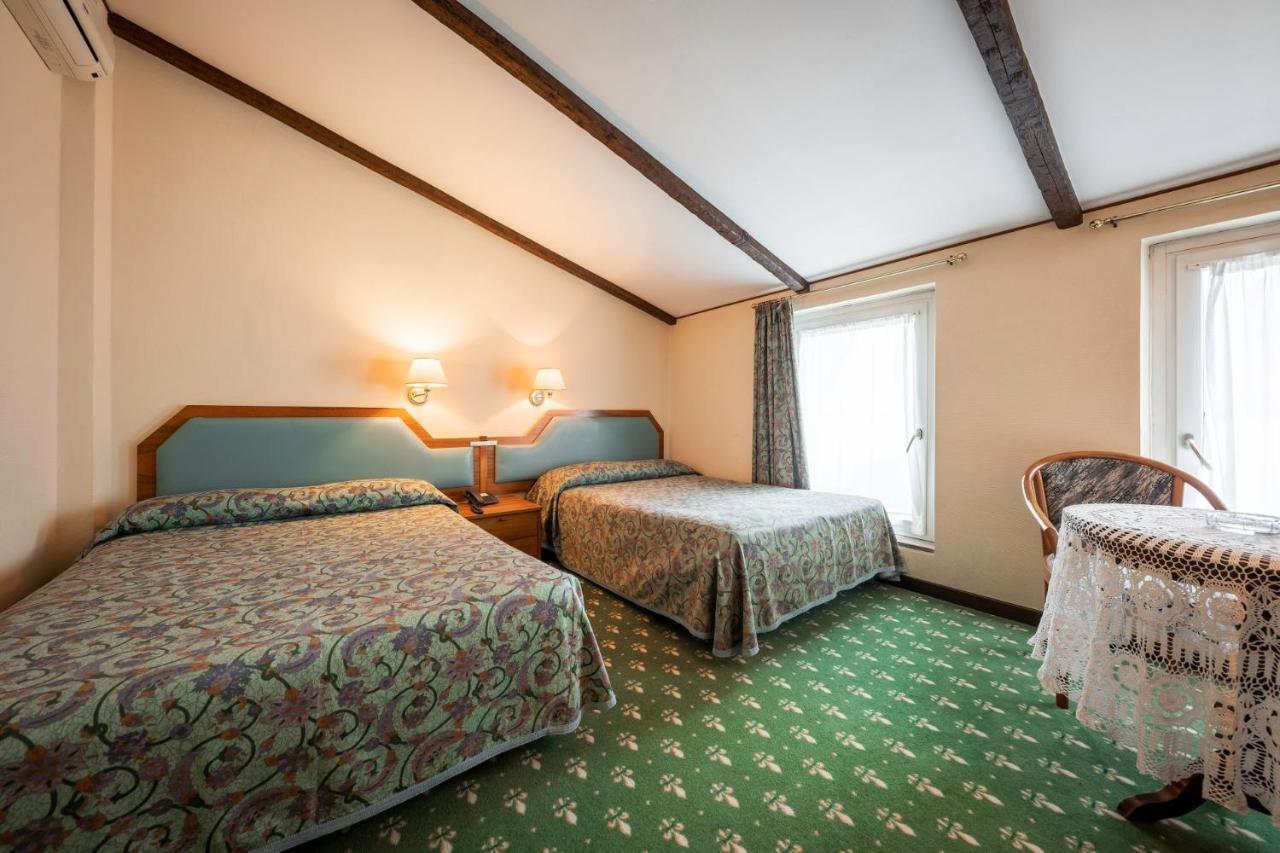 Hotel Elena Saint-Vincent Bagian luar foto