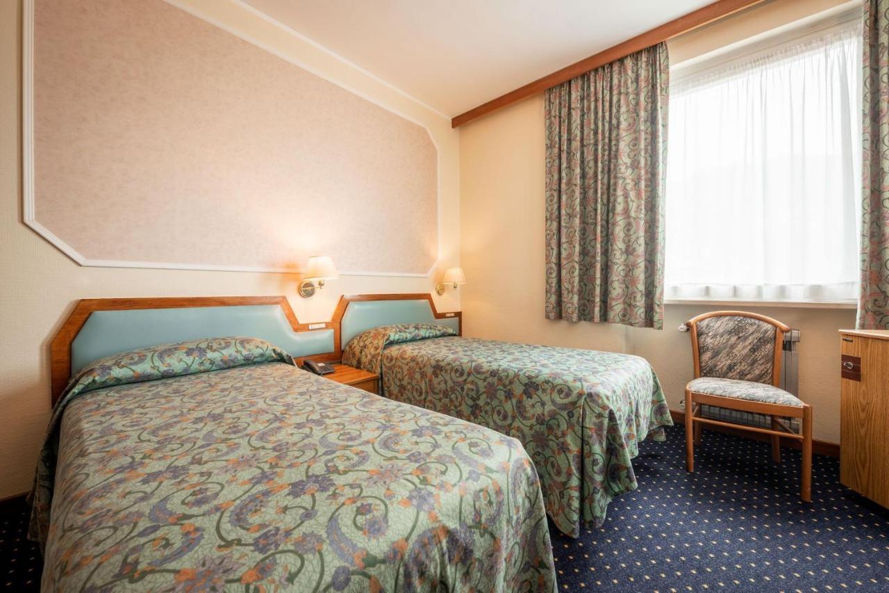 Hotel Elena Saint-Vincent Ruang foto