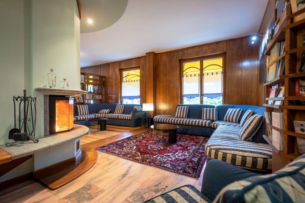 Hotel Elena Saint-Vincent Bagian luar foto